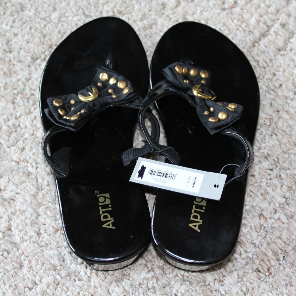 🗯🗯**NWT** Apt. 9 dressy black flip flops